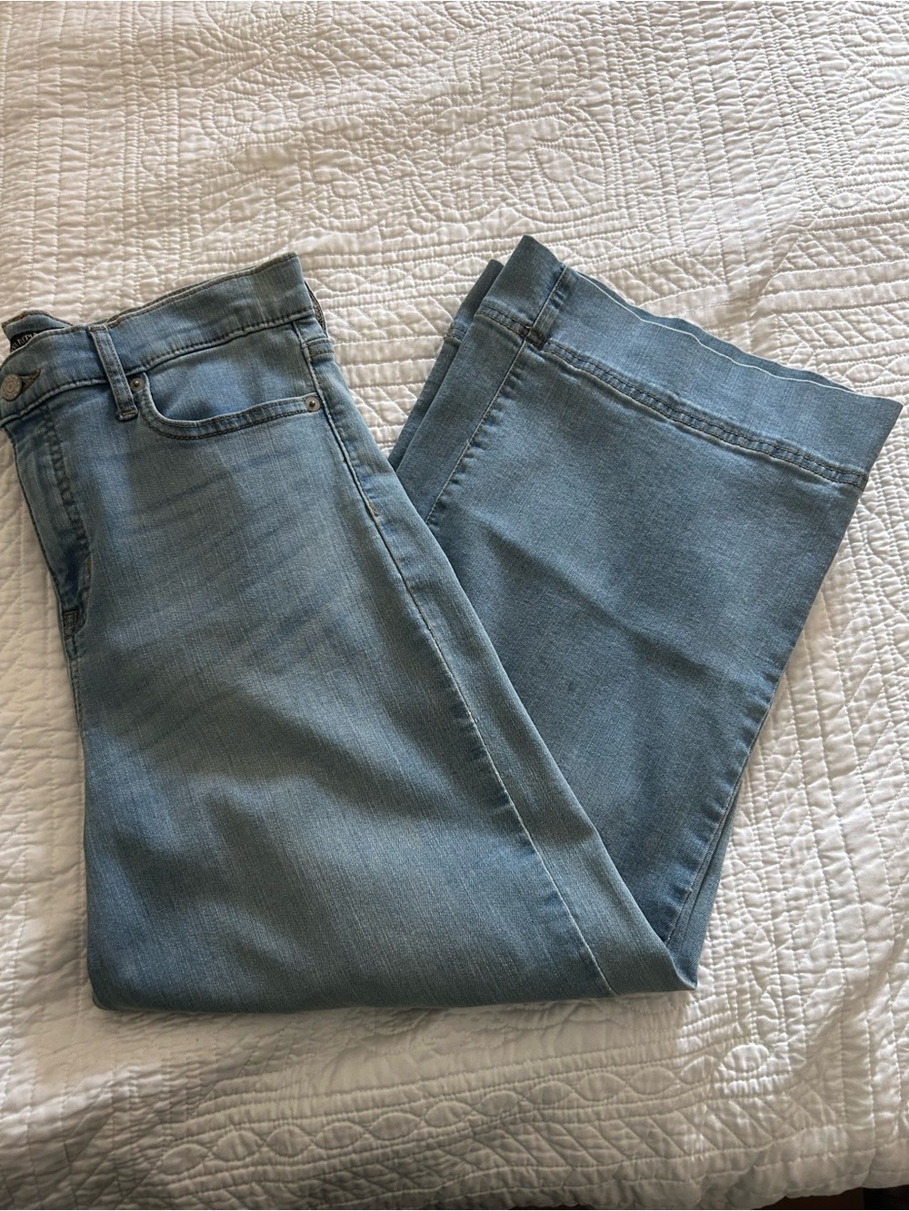 Light Wash wide Leg Jeans